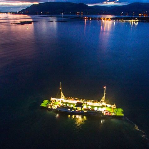 a boat is docked next to a large body of water